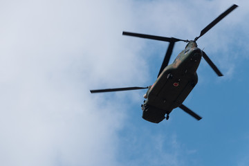 Fototapeta na wymiar 陸上自衛隊の輸送ヘリコプター