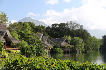 Fototapeta na wymiar Traditionelle Siedlung am Wasser, Philippinen
