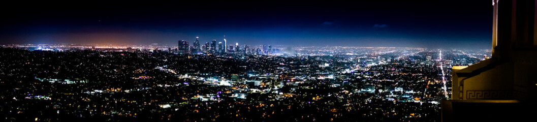 Fototapeta na wymiar Los Angeles Skyline at Night at Griffith Observatory