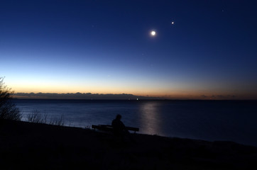 Conjunction between Moon and Venus, mars can also be seen closer to the horizon.
