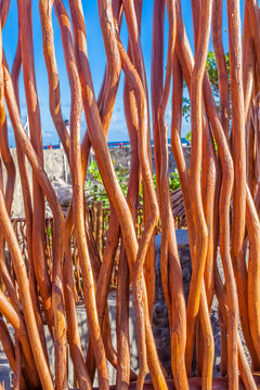 cl&ocirc;ture fascine en bois de goyavier