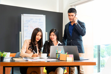 BUSINESS TEAM MEETING