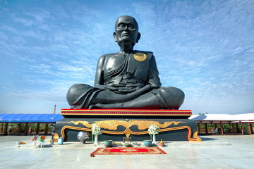  Take photo the great image of big buddha as Luang Pho To at wat Prasuren ,Samwa,Bangkok