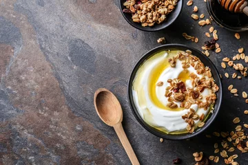 Fotobehang Bowl with tasty yogurt, honey and oatmeal on dark background © Pixel-Shot