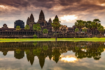 Obraz premium Sunrise on Angkor Wat Temple in Cambodia.