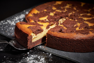 Russischer Zupfkuchen mit Tortenheber