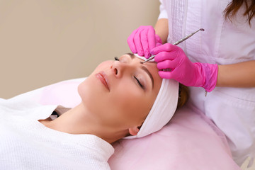 Obraz na płótnie Canvas Professional cleansing of acne in a beauty salon.