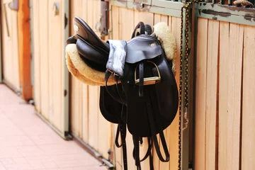Foto auf Acrylglas Reiten Photo of a beautiful leather sport saddle on equestrian competition
