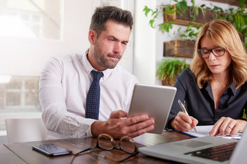 Obraz premium Group of business people working together in the office