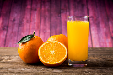 Orange juice and fresh oranges