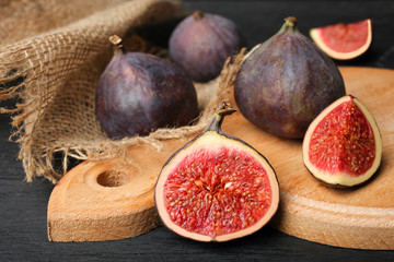 Ripe whole and sliced figs