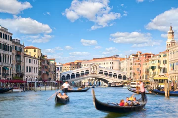 Fotobehang Rialtobrug en Canal Grande in Venetië, Italië © Oleksandr Dibrova