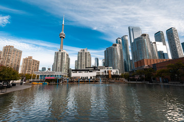 Fototapeta na wymiar Panoramic view of the Toronto's downtown from the marina