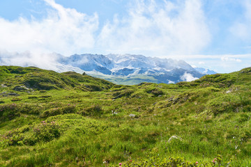 Fototapeta premium Landschaft Hintergrund im Gebirge der Alpen