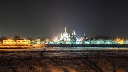 Fototapeta na wymiar Winter night view of ancient orthodox church in Veliky Ustyug