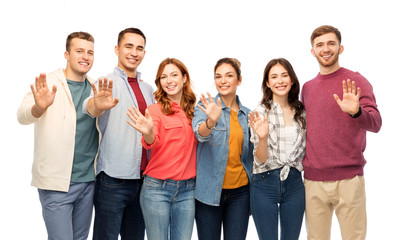 Obraz premium friendship and people concept - group of smiling friends over white background
