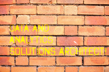 Obraz premium Notatka pisemna przedstawiająca architekta rozwiązań Data and Analytics. Prezentacja fotografii biznesowej Analiza nowoczesnych technologii