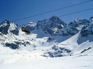 Fototapeta premium Tatry mountain, Poland - February, 2008: ski lift on the Kasprowy Wierch, Hala Gasienicowa