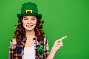 Close up photo of she her lady wavy brunette tips finger shows t