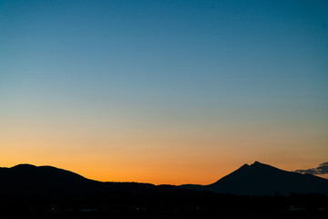 シルエット筑波山冬夕景