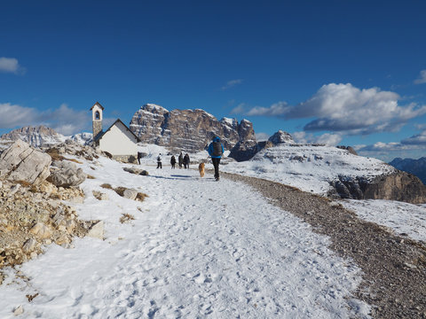 Winterwandern zum Rifugio Lavaredo in den Dolomiten