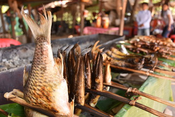 カンボジアの魚市場