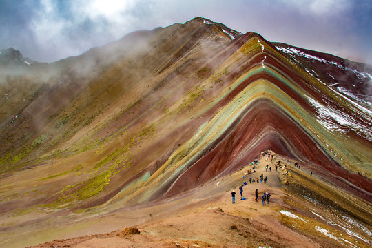 La splendida montagna dai sette colori, o montagna arcobaleno o Vinicunca. Cusco, Perù