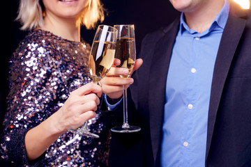 Photo of young couple with champagne glasses in studio