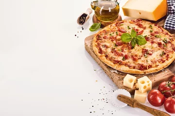 Schilderijen op glas Margherita pizza with basil leaf, recipe concept © exclusive-design