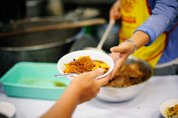 From hand to hand : Sharing Food With Homeless