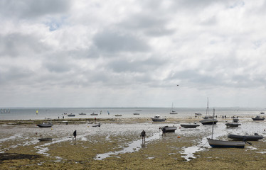 Marée basse au Vieil en été à Noirmoutier, France