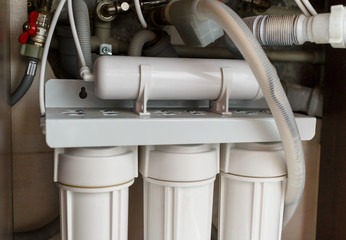  Reverse osmosis water purification system at home. Installation of water purification filters...