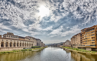 Obraz premium Florence or Firenze city view on Arno river, landscape with reflection. Tuscany, Italy.