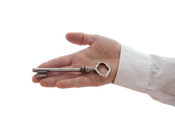 Hand hält Schlüssel