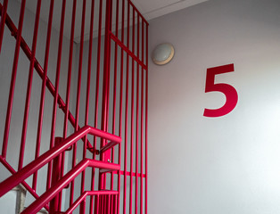 Treppenflur in einem Hochhaus in Berlin