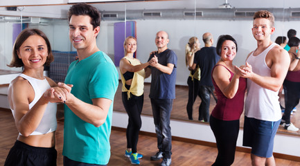 Men and women dancing salsa o bachata