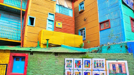 Foto op Plexiglas Markante kleurrijke wijk El Caminito in de wijk La Boca in Buenos Aires, Argentinië © eskystudio