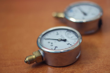 Pressure gauge, manometer