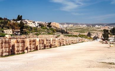 Fototapeta na wymiar Roman archeological remains in Jerash in Jordan on a sunny day.