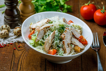 Salad caesar with chicken