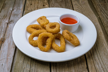 Rings of squid in batter with sauce