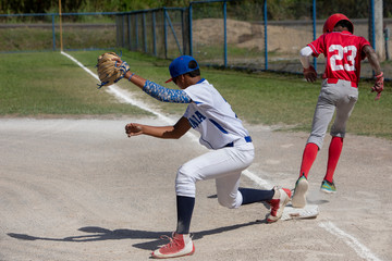 Obraz premium guys playing baseball