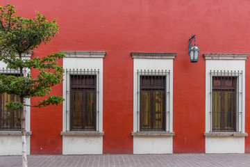 Fototapeta na wymiar fachadas e interiores mexicanos coloridos, arquitectura mexicana