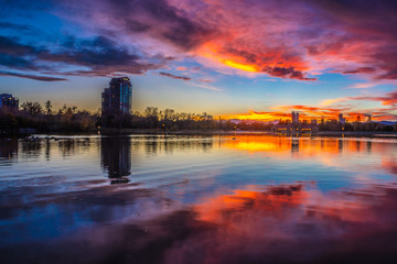 Fototapeta na wymiar Beautiful Sunset at City Park in Denver, Colorado