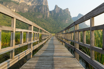 Fototapeta na wymiar walkway, lake of Sam Roi Yot
