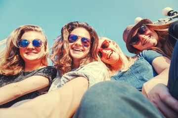 Group of happy smiling carefree young stylish girl female friends on city background, millennials concept, youth and students, travel and vacations tpgether