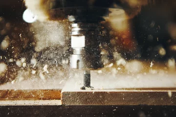 Türaufkleber Werkzeugmaschine in der Holzfabrik mit CNC-Bohrmaschinen. Computernumerische Steuerung. © Ilshat