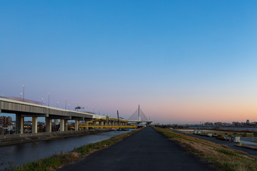 東京の河川敷