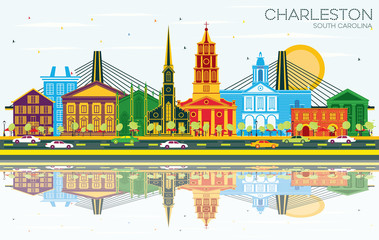 Obraz premium Panoramę miasta Charleston w Południowej Karolinie z kolorowymi budynkami, błękitnym niebem i odbiciami.
