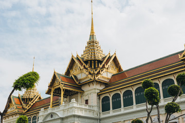 Fototapeta premium Grand palace and Wat phra keaw at Bangkok, Thailand. Beautiful Landmark of Asia. Temple of the Emerald Buddha. landscape of the capital city